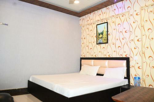 Hotel H R Guest House