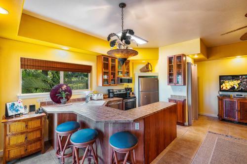 Kahalu'u Beach Villas 1-203