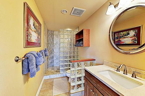 Kahalu'u Beach Villas 1-203