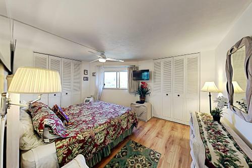 Island Surf Condo 516