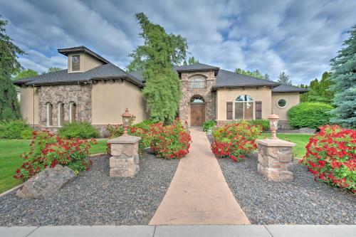 Luxury Lakeside Villa With Game Room Near Dtwn