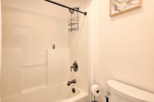 Luxury Lakeside Villa With Game Room Near Dtwn