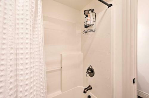 Luxury Lakeside Villa With Game Room Near Dtwn