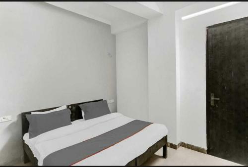 Hotel Oyo 91093 Krishna Residency