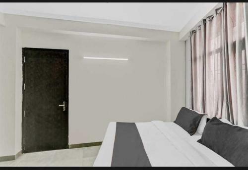 Hotel Oyo 91093 Krishna Residency