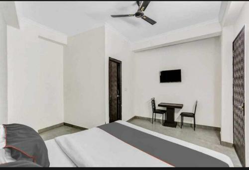 Hotel Oyo 91093 Krishna Residency