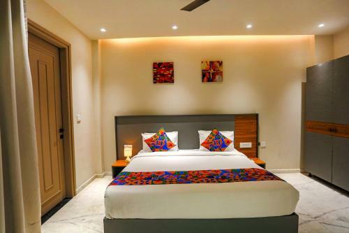 Hotel Fabexpress Aroma Corporate Suites