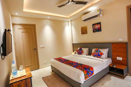 Hotel Fabexpress Aroma Corporate Suites