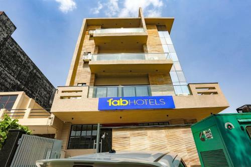 Hotel Fabexpress Aroma Corporate Suites