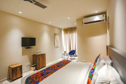 Hotel Fabexpress Aroma Corporate Suites