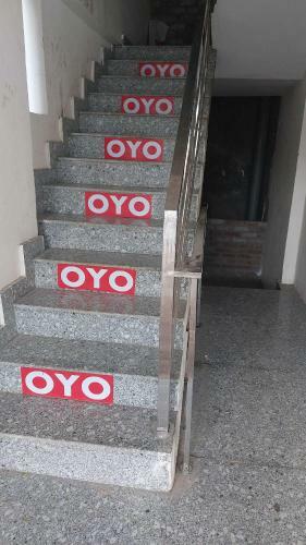 Oyo 91465 Hotel Moonlight