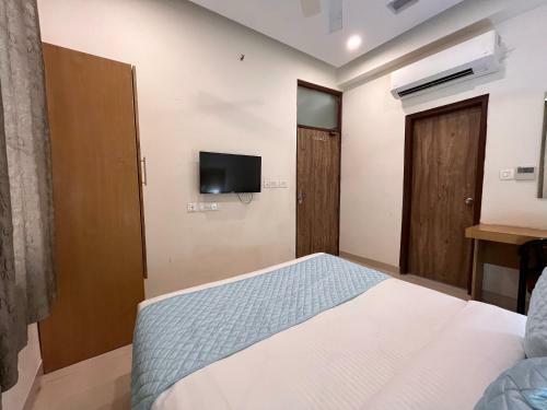 Hotel Mithila Residency Noida - Couple Friendly Local Ids Accepted