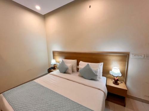 Hotel Mithila Residency Noida - Couple Friendly Local Ids Accepted