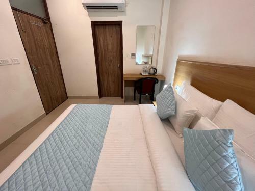 Hotel Mithila Residency Noida - Couple Friendly Local Ids Accepted