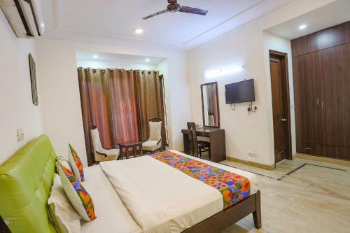 Fabhotel Grand Palace