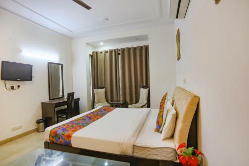 Fabhotel Grand Palace