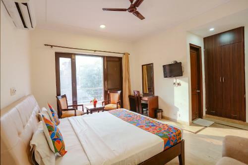 Fabhotel Grand Palace