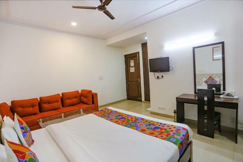 Fabhotel Grand Palace