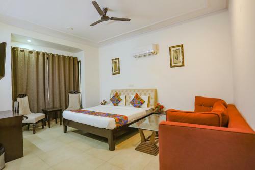 Fabhotel Grand Palace