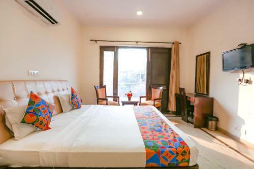 Fabhotel Grand Palace