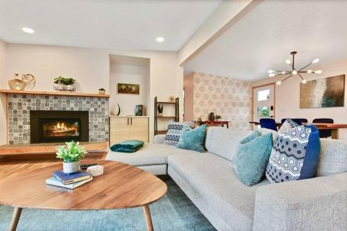 Professionally Designed Central Boise 4 Bedroom Custom Home