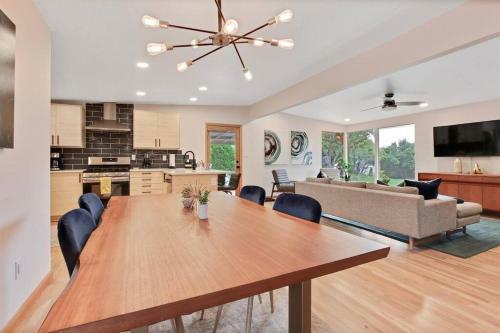 Professionally Designed Central Boise 4 Bedroom Custom Home