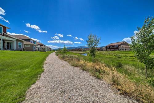 Modern Swan Valley Townhome With Walking Trails