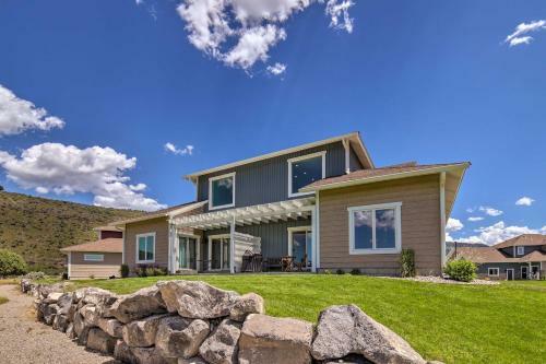 Modern Swan Valley Townhome With Walking Trails
