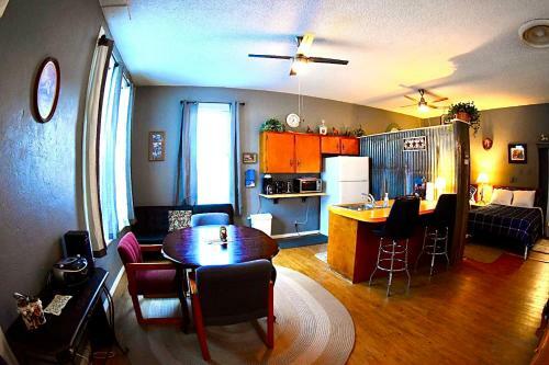 Hotel Salmon River Inn