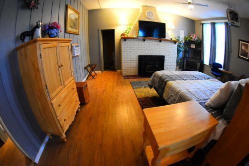 Hotel Salmon River Inn