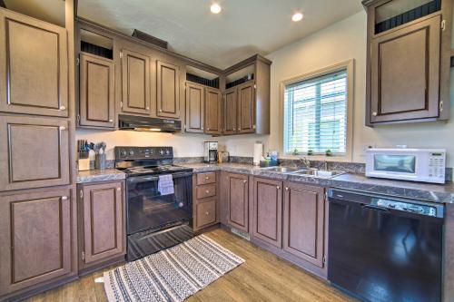 Pet-friendly Cabin In Victor With Covered Deck!