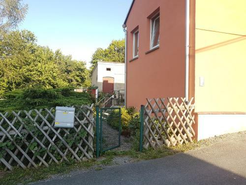 Apartamento Ferienwohnung Ost - Alte Schule Sachswitz