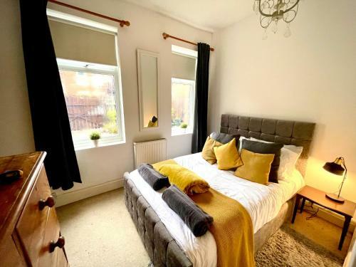 Central Serviced Apartment With Free Parking!