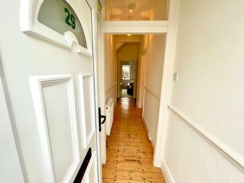 Central Serviced Apartment With Free Parking!