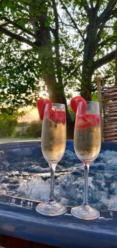 Romantic Shepherds Hut With Stunning Sunsets