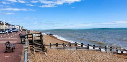 4 Bedrooms Spacious Beachside Apartment