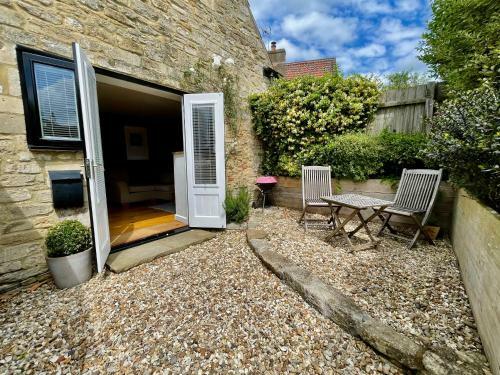 Three Lions Mews Cottage Nr Bradford On Avon, Holt
