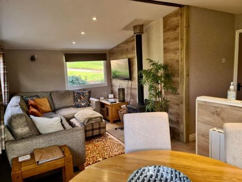 Rowan Tree Lodge With Hot Tub