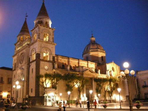 Hostal Al Centro Di Acireale B&B
