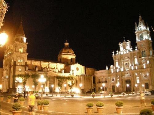 Hostal Al Centro Di Acireale B&B