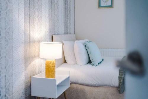 Rest&recharge @ Saltney Lodge (5mins To City)
