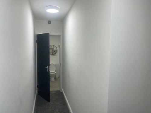 Apartamento New Luxurious Modern 5 Bedroom House (9 Guests+)