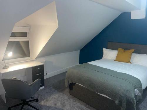 Apartamento New Luxurious Modern 5 Bedroom House (9 Guests+)