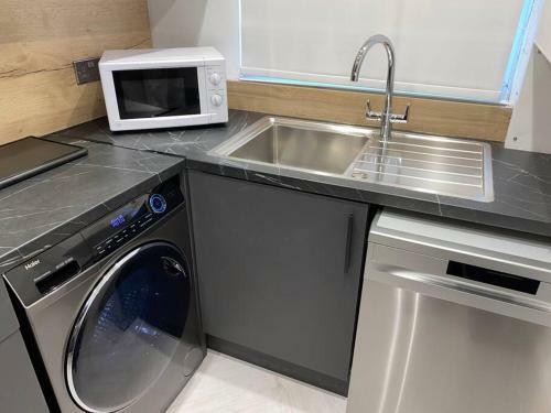 Apartamento New Luxurious Modern 5 Bedroom House (9 Guests+)