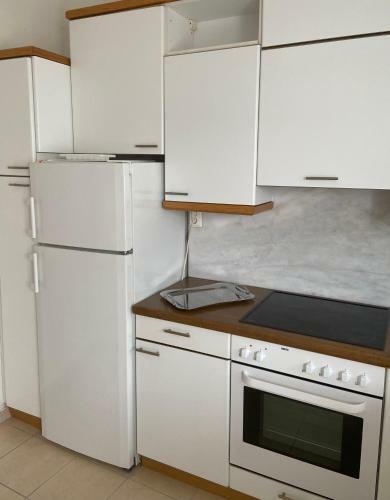 Lovely Apartment In Volos Next To The Beach Alikes