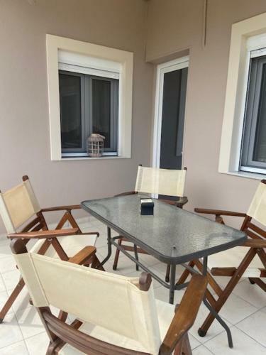 Lovely Apartment In Volos Next To The Beach Alikes