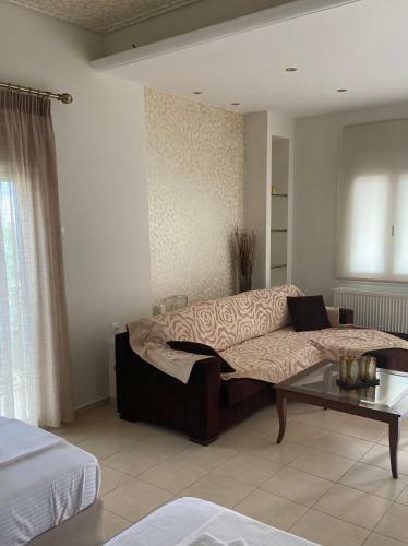 Lovely Apartment In Volos Next To The Beach Alikes