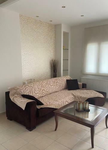 Lovely Apartment In Volos Next To The Beach Alikes
