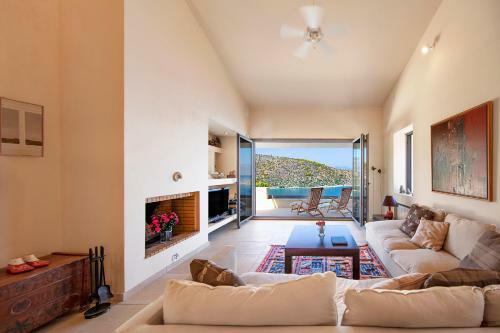 Crystal View Villa By Unique Villas Collection