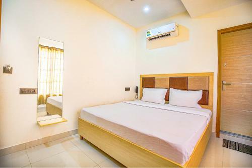 Hotel Fabescape Panchkula Motel